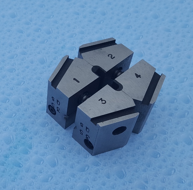Cold pressure welding dies